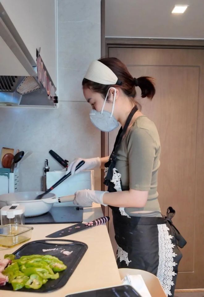 leyucom乐鱼官网穿瑜伽裤上门做饭月入2万女子最新回应：不是为了流量(图2)