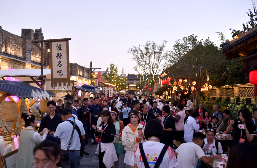 乐鱼网址“球”跃千年古城！2025“李宁杯”天下匹克球锦标赛鹤壁燃情启幕(图5)