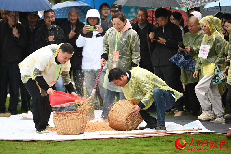 乐鱼网址歉收节赶上体育热全民健身“动”起来(图3)